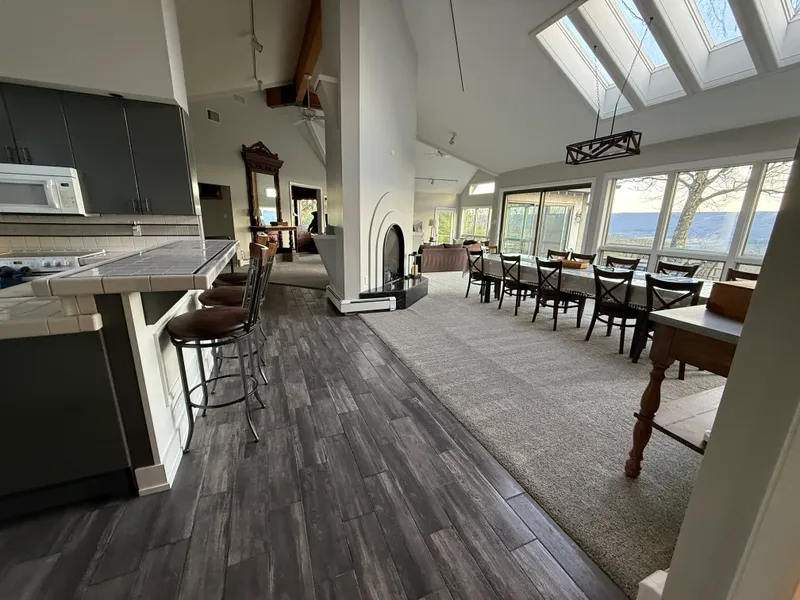 Bright, clean open-concept kitchen and dining space